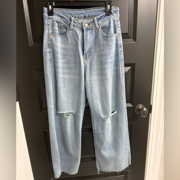 Denim - Light Wash Straight Leg Jeans – Size 6 – Raw Hem – Distressed Knees